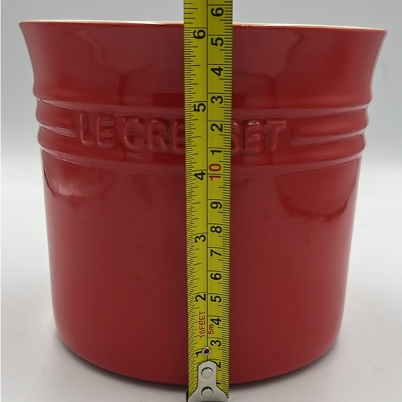 Le Creuset Cherry Red Stoneware Utensil Crock 2.3L | 2.75 QT - Picture 6 of 7